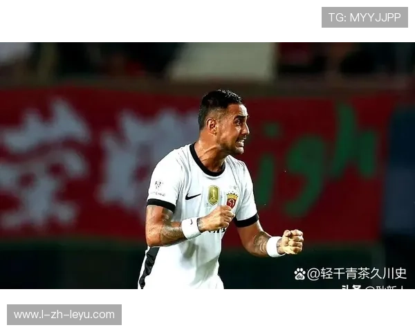 上海海港莱昂纳多前场策动快速反击：速度与智慧交织的攻势风暴