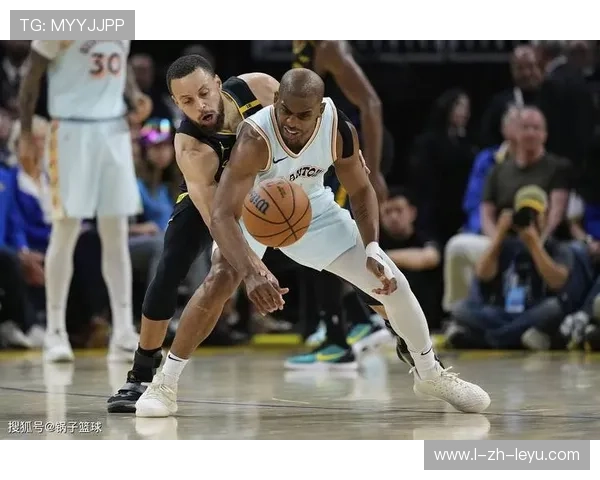 勇士核心突破制造罚球并拉开分差 勇士核心突破制造罚球并拉开分差