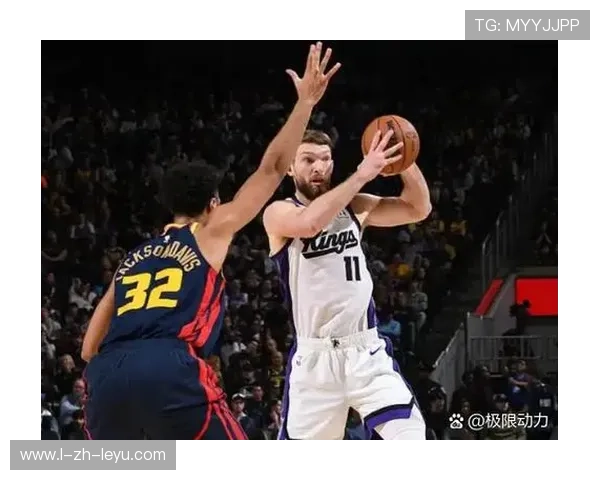 国王萨博尼斯外线定点投三分，手感火热！